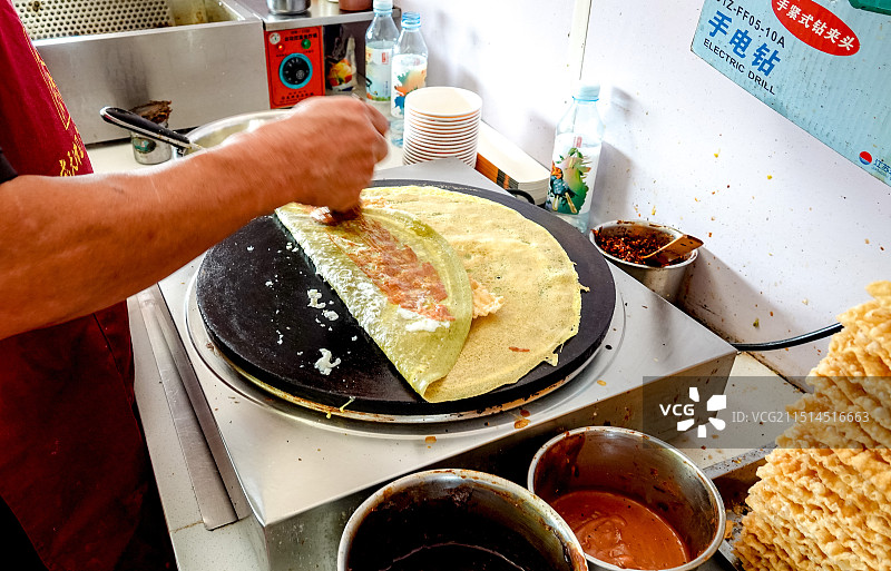 天津煎饼果子制作过程图片素材