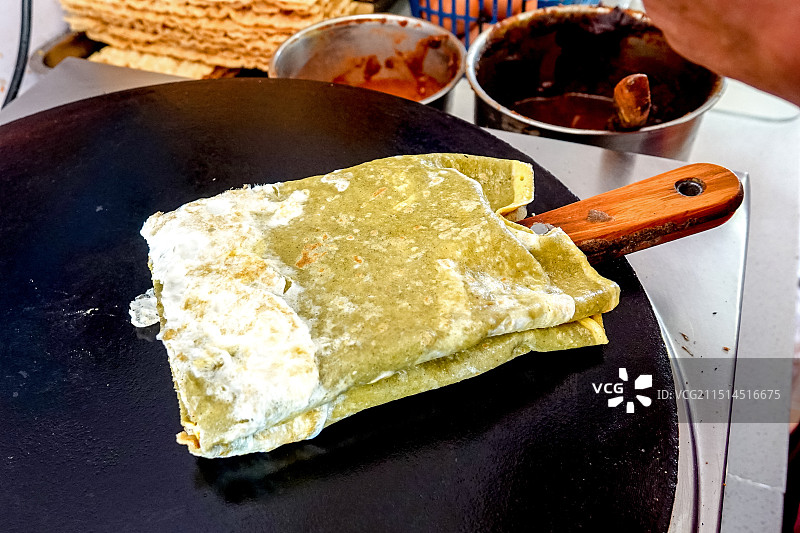 天津煎饼果子制作过程图片素材