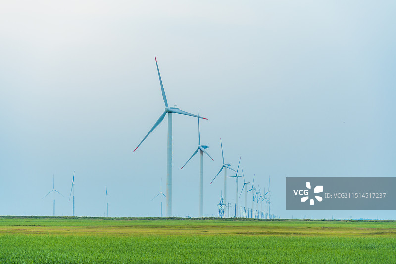 草原上的风车  风力发电机图片素材