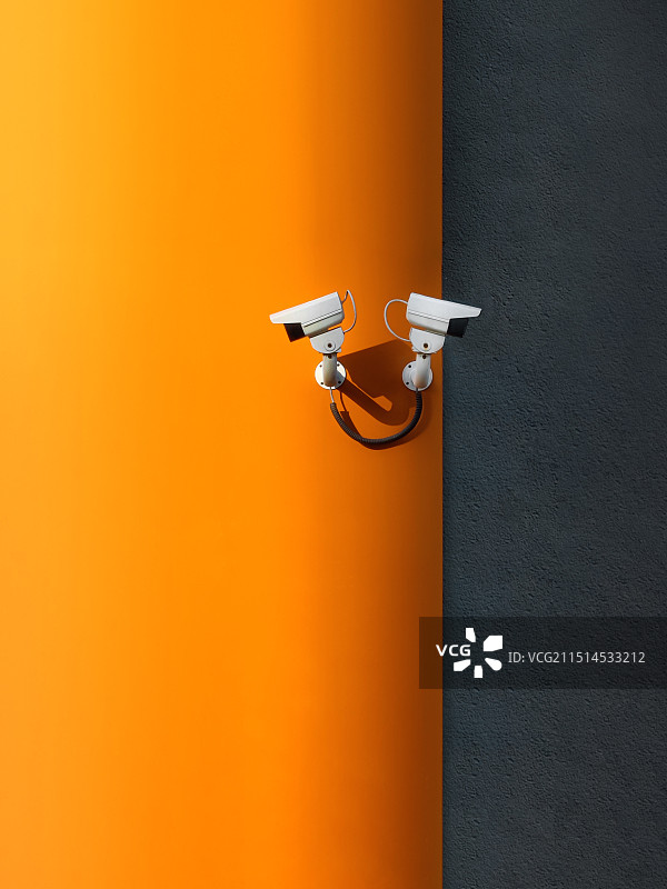 墙壁上的摄像头监视器探头监控图片素材