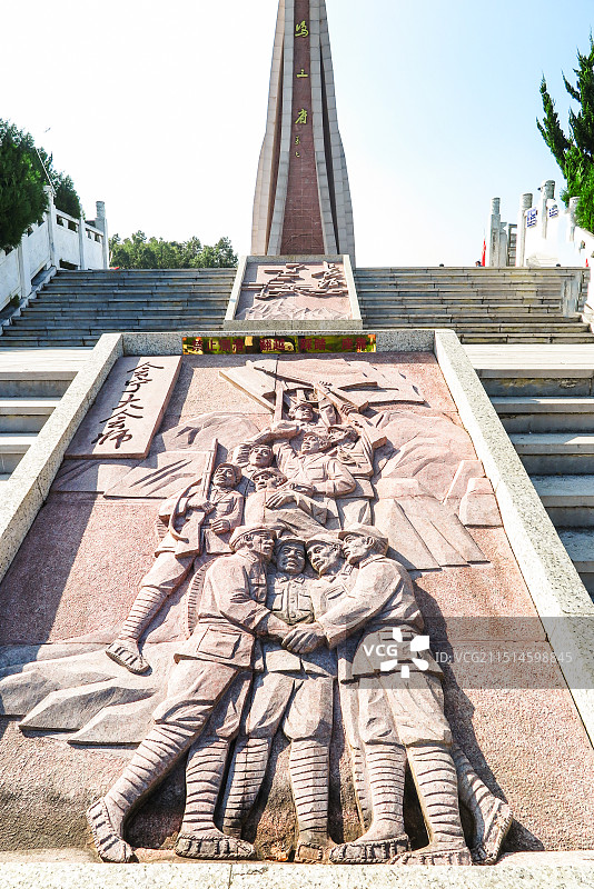 中国贵州毕节市七星关区鸡鸣三省景区，鸡鸣三省纪念园，长征故事佛雕画，长征中的军民鱼水情佛雕画图片素材