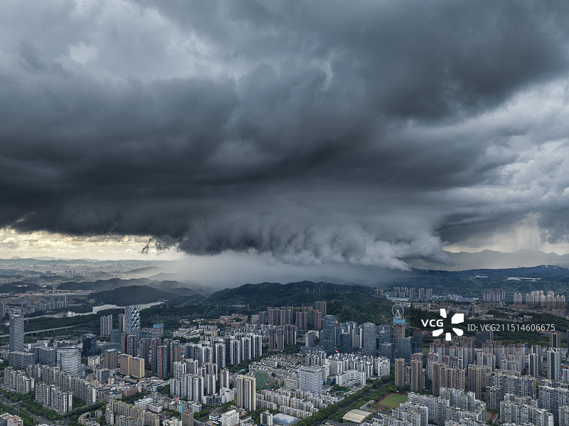 深圳城市暴雨图片素材