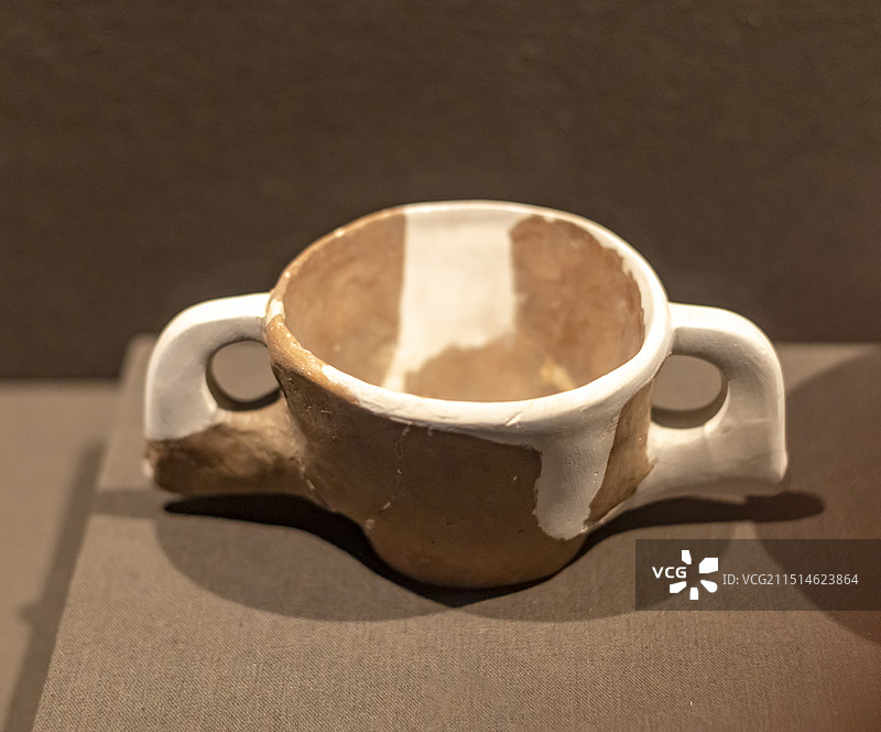 双耳陶杯 商 咸阳市武功县尚家坡遗址出土 陕西历史博物馆图片素材