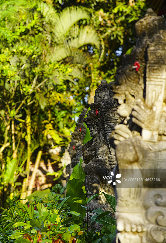 巴厘岛乌布王宫建筑与雕塑图片素材