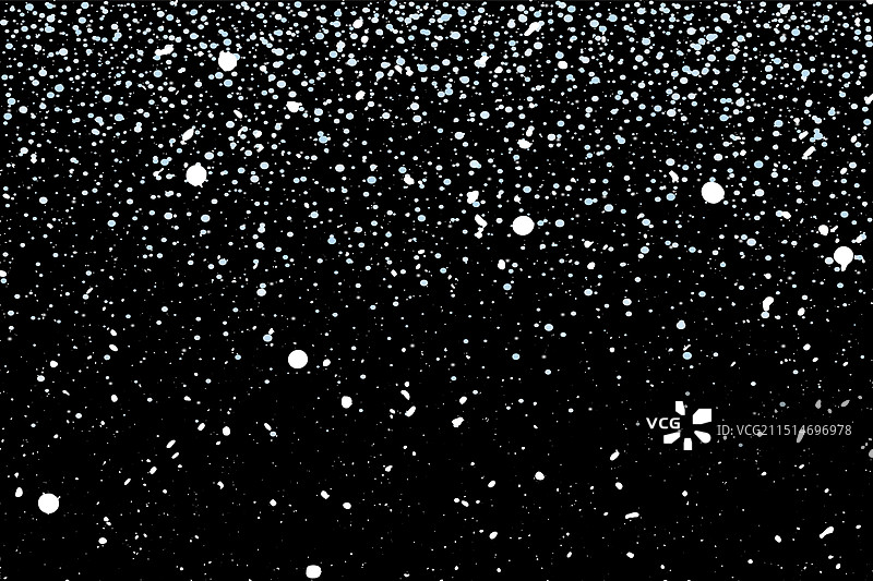 圣诞节飘雪落在黑暗中图片素材