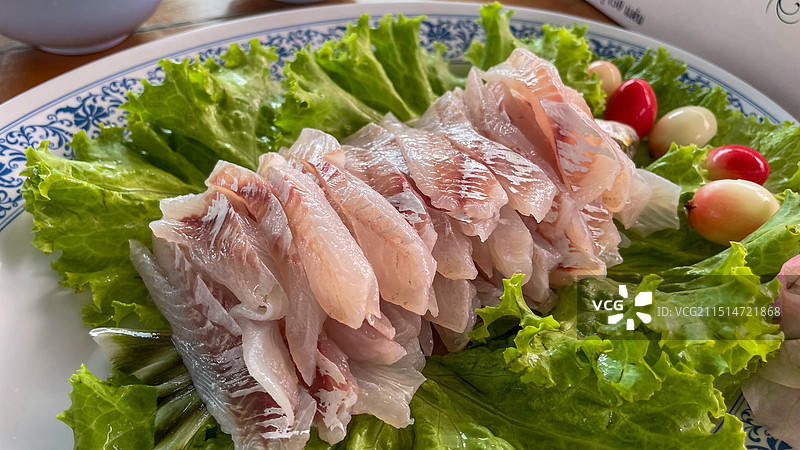 海钓上来的鱼现做的生鱼片图片素材