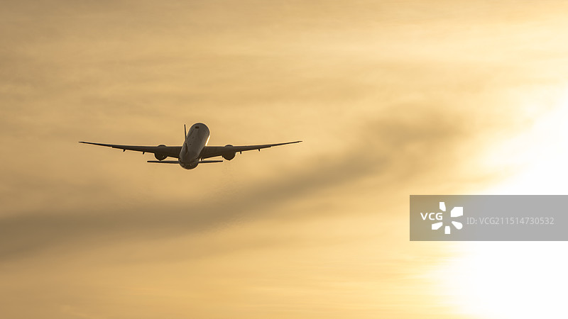 777-300ER起飞图片素材