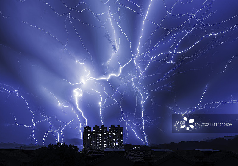 雷暴之夜图片素材