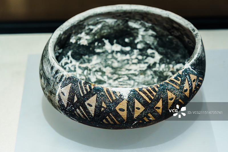 陶钵     霞浦黄瓜山遗址图片素材