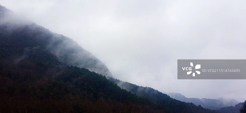 黔贵云雾山中缭绕2图片素材