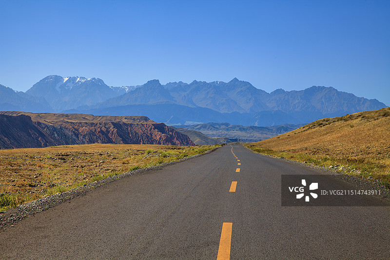 独库公路拍摄于新疆肚子山图片素材