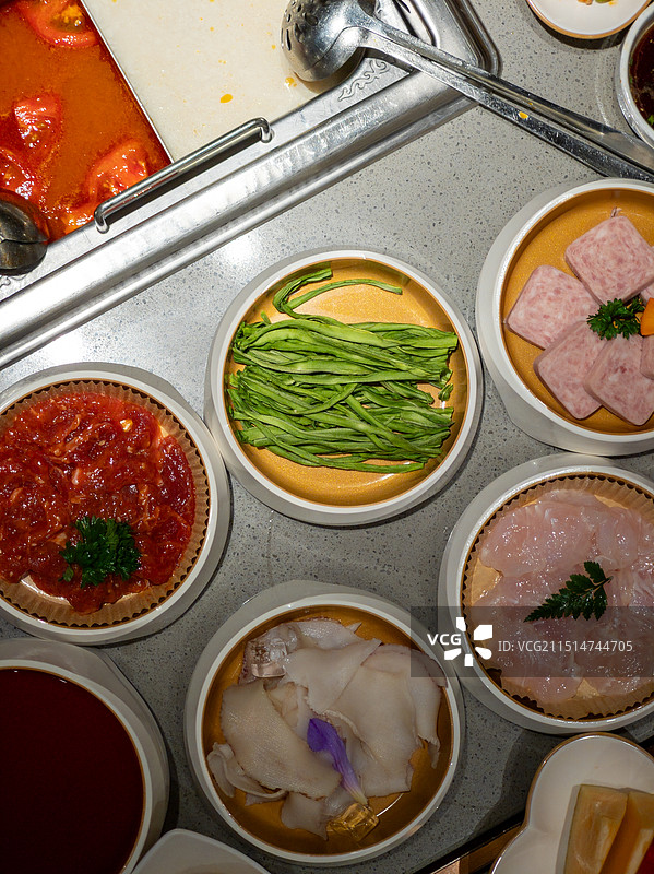 俯拍火锅料碟图片素材