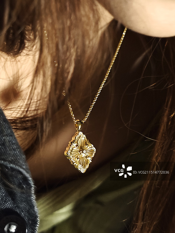 闪耀的项链图片素材