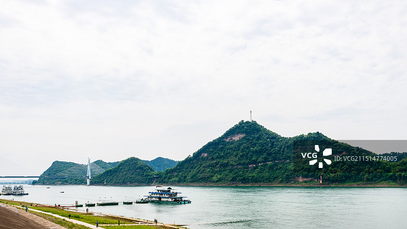 湖北省宜昌市城市绿色地标--磨基山图片素材
