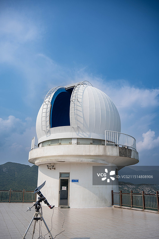阳光下的深圳大鹏半岛天文台图片素材