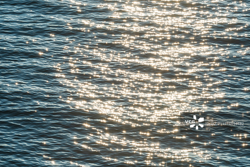 大海海面上波光粼粼风光图片素材