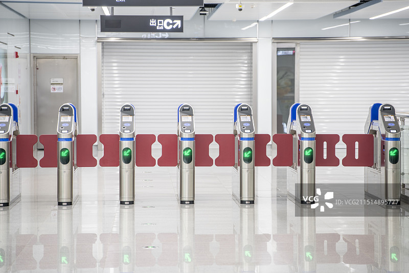 现代地铁车站闸机图片素材