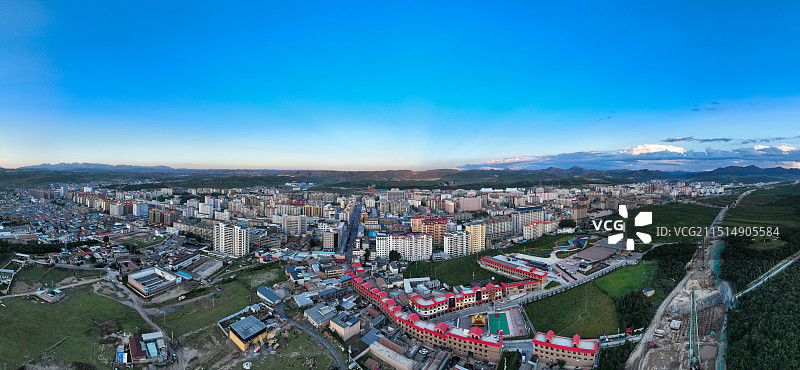 甘南合作市全景图片素材