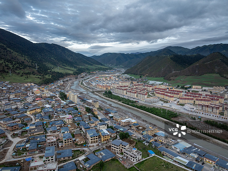 类乌齐县城全貌图片素材