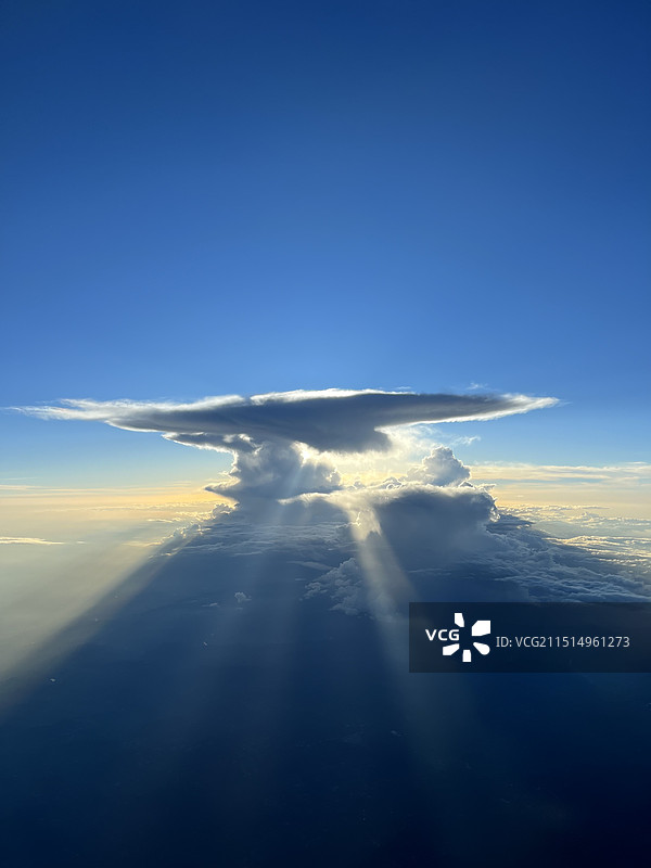 透过云层图片素材