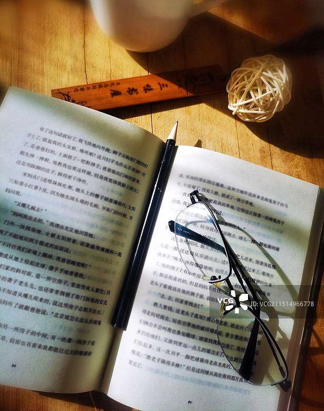 静物：阅读时光（教师节快乐）图片素材