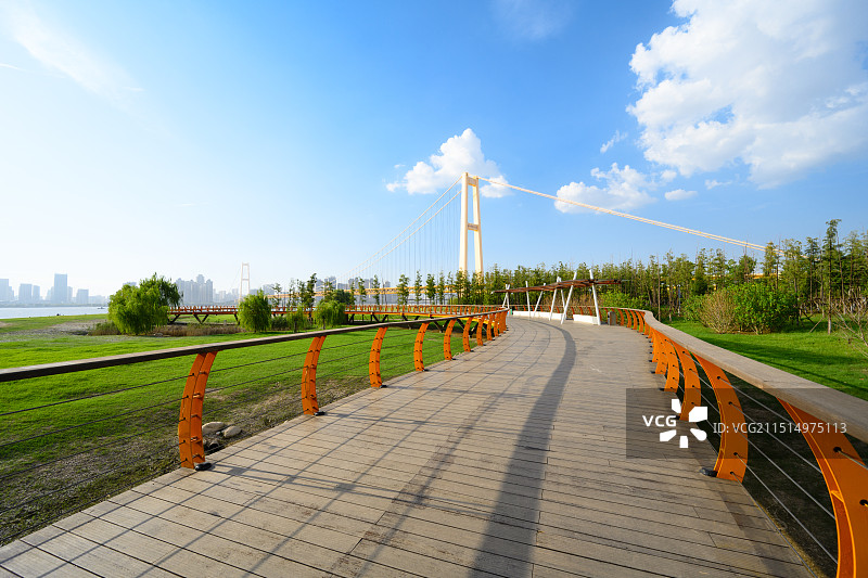 湖北省武汉杨泗港长江大桥南岸桥头公园图片素材