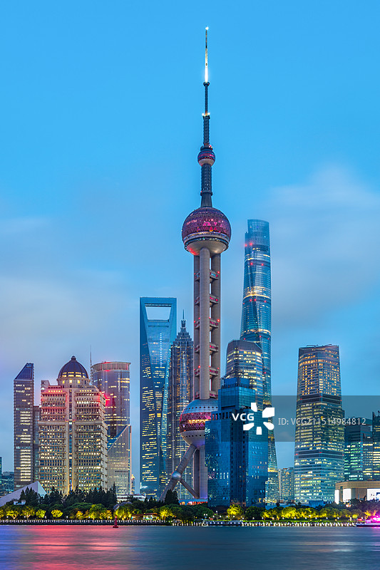 上海东方明珠塔陆家嘴摩天楼图片素材