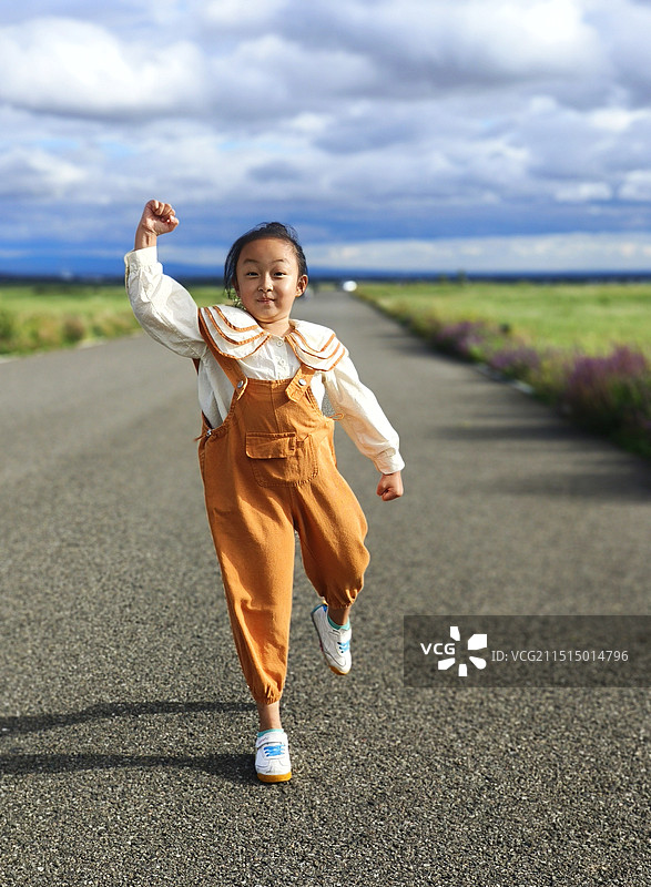 舞动少年图片素材