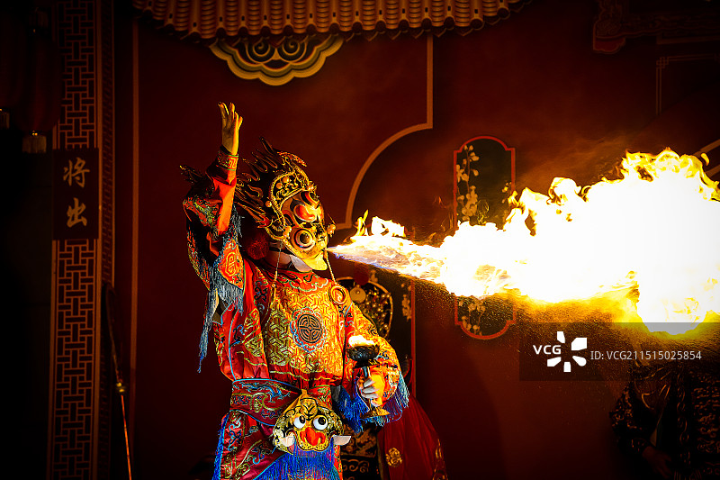 川剧吐火表演图片素材