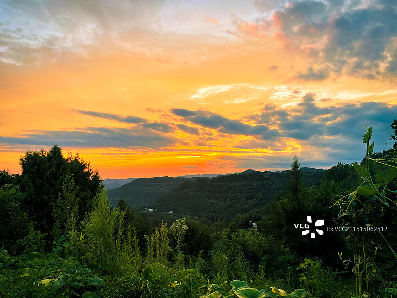 四川平昌县山区的傍晚景色图片素材