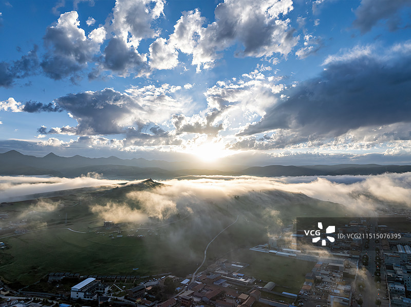 航拍阿坝县日出清晨平流雾风光图片素材