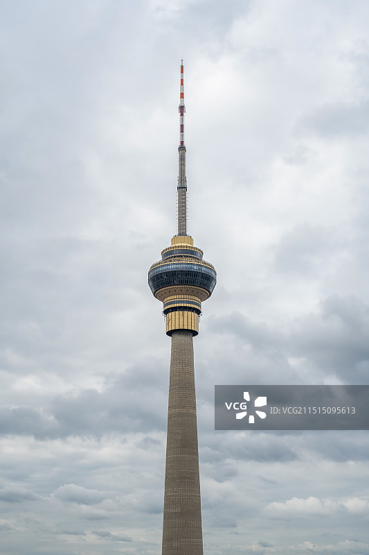 阴天下的中央电视塔图片素材