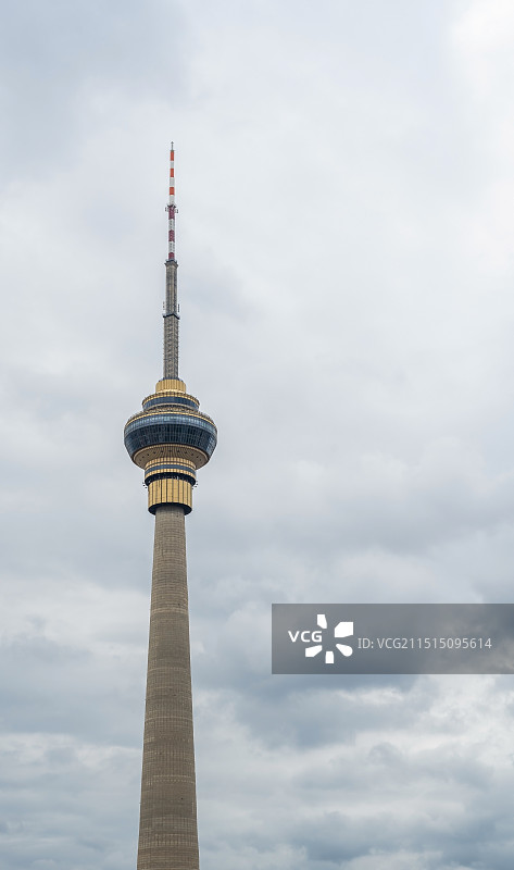 阴天下的中央电视塔图片素材