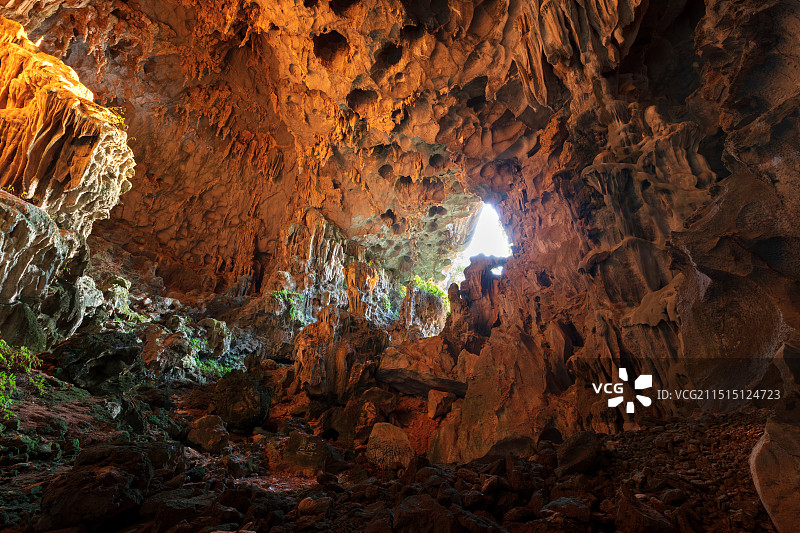 南宁马山--红水河边的崖顶洞穴奇观图片素材