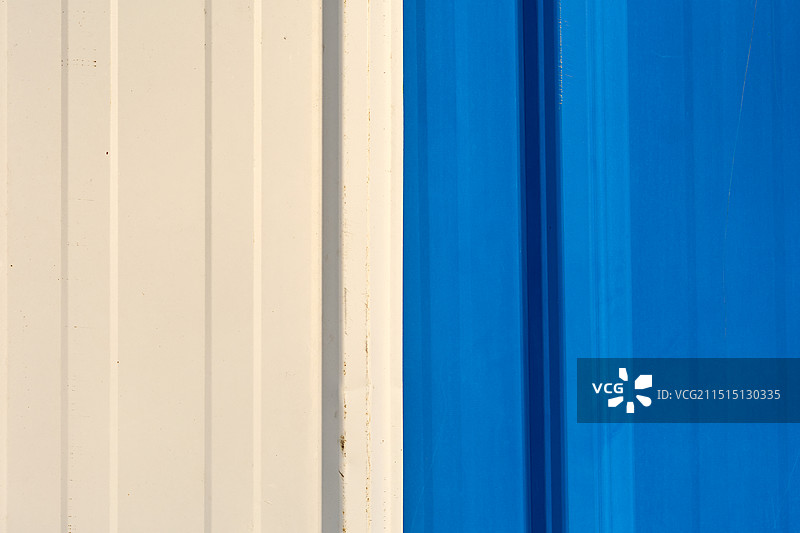 关闭的蓝色门的全帧拍摄图片素材