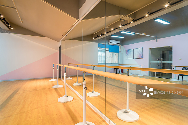 无人室内舞蹈教室练习室扶手图片素材