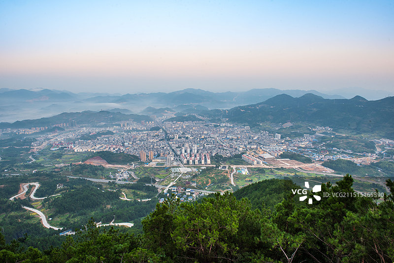 宁德柘荣东狮山观景台清晨柘荣城（全景）图片素材