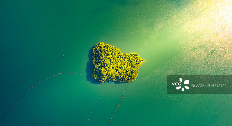 湖中之岛图片素材