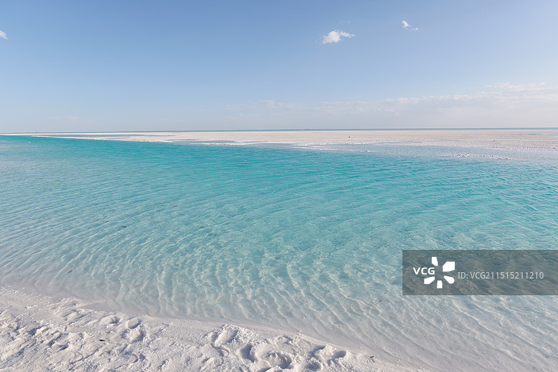 即将消失的东台吉乃尔湖图片素材