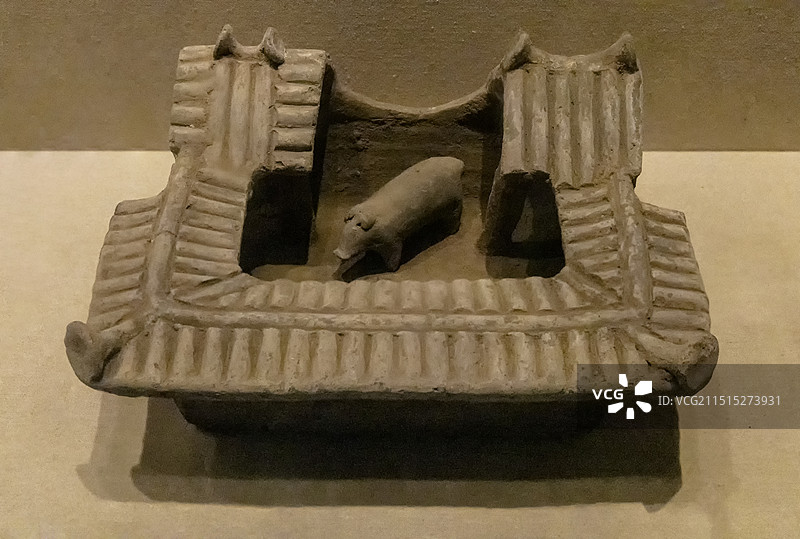 山东省枣庄市滕州市博物馆“滕州历史文化展”：陶猪圈（汉）图片素材