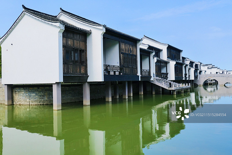 浙江旅游，宁波旅游，半边山旅游，半边山小镇的古村落，古建筑群，江南水乡的白墙粉黛黑瓦图片素材