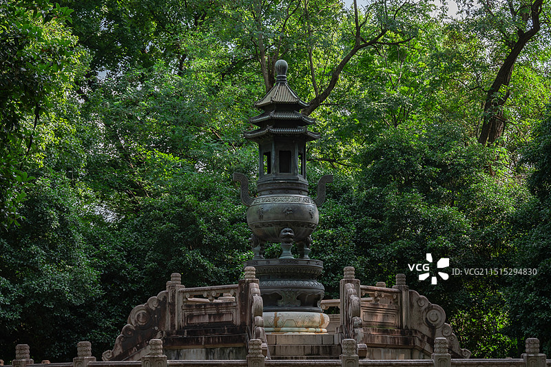 南京钟山风景区中山陵孝经鼎图片素材