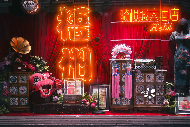 梧州骑楼大酒店艺术展示橱窗图片素材