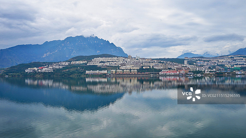 四川汉源县城全景图片素材