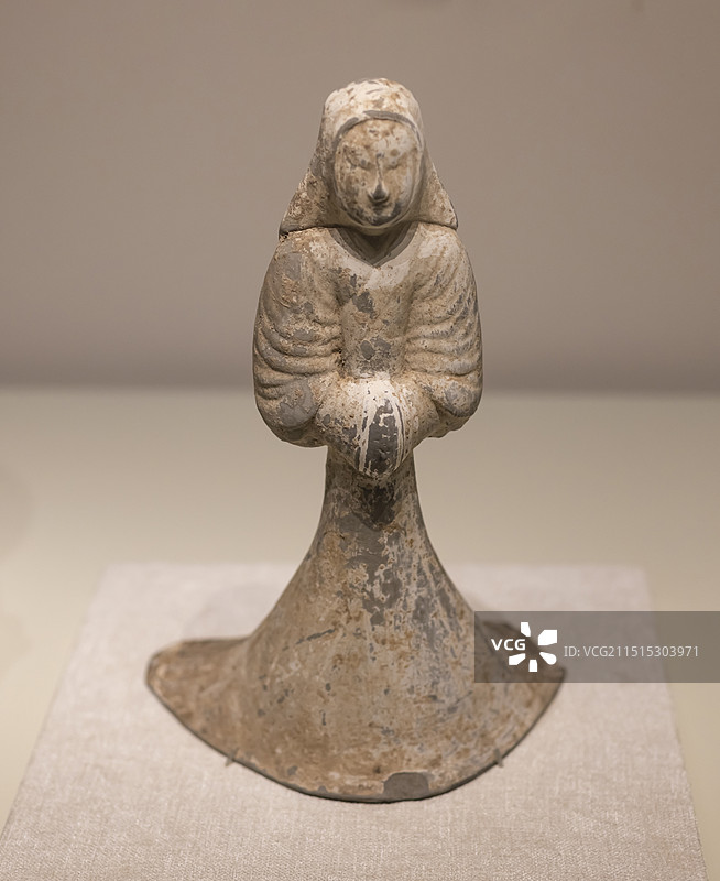 喇叭裙女立俑 汉（公元前202年一公元220年） 西安市汉长安城武库出土 陕西历史博物馆图片素材