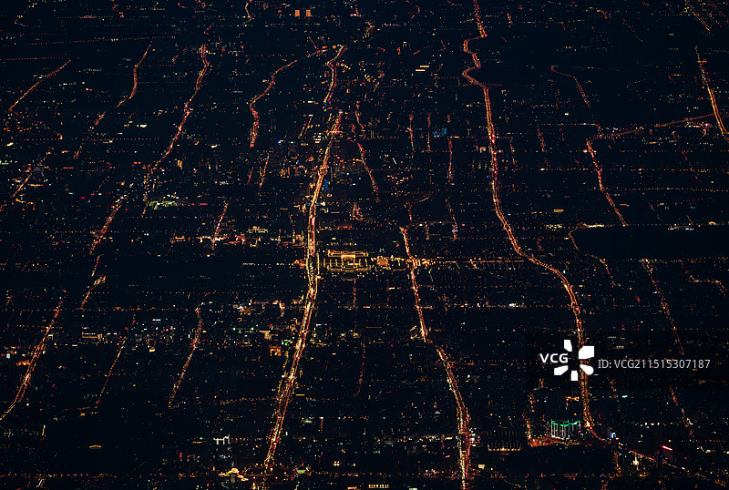 俯视北京中轴线夜景 十里长街 东西向北京主干道路网 城市中心全景图片素材