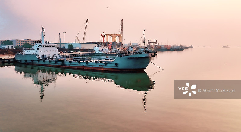 航拍俯瞰东营海港景观图片素材