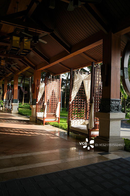 海南 三亚 海南三亚 海滨城市建筑风貌 海韵度假酒店 东南亚风酒店 内部装饰 亭子 帘子图片素材