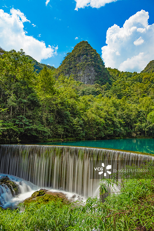 贵州荔波小七孔风景区卧龙潭瀑布图片素材