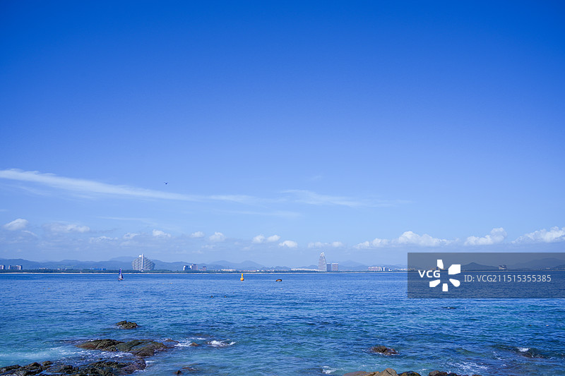 海南 三亚 海南三亚 蜈支洲岛 观海长廊 蓝天白云 海水图片素材
